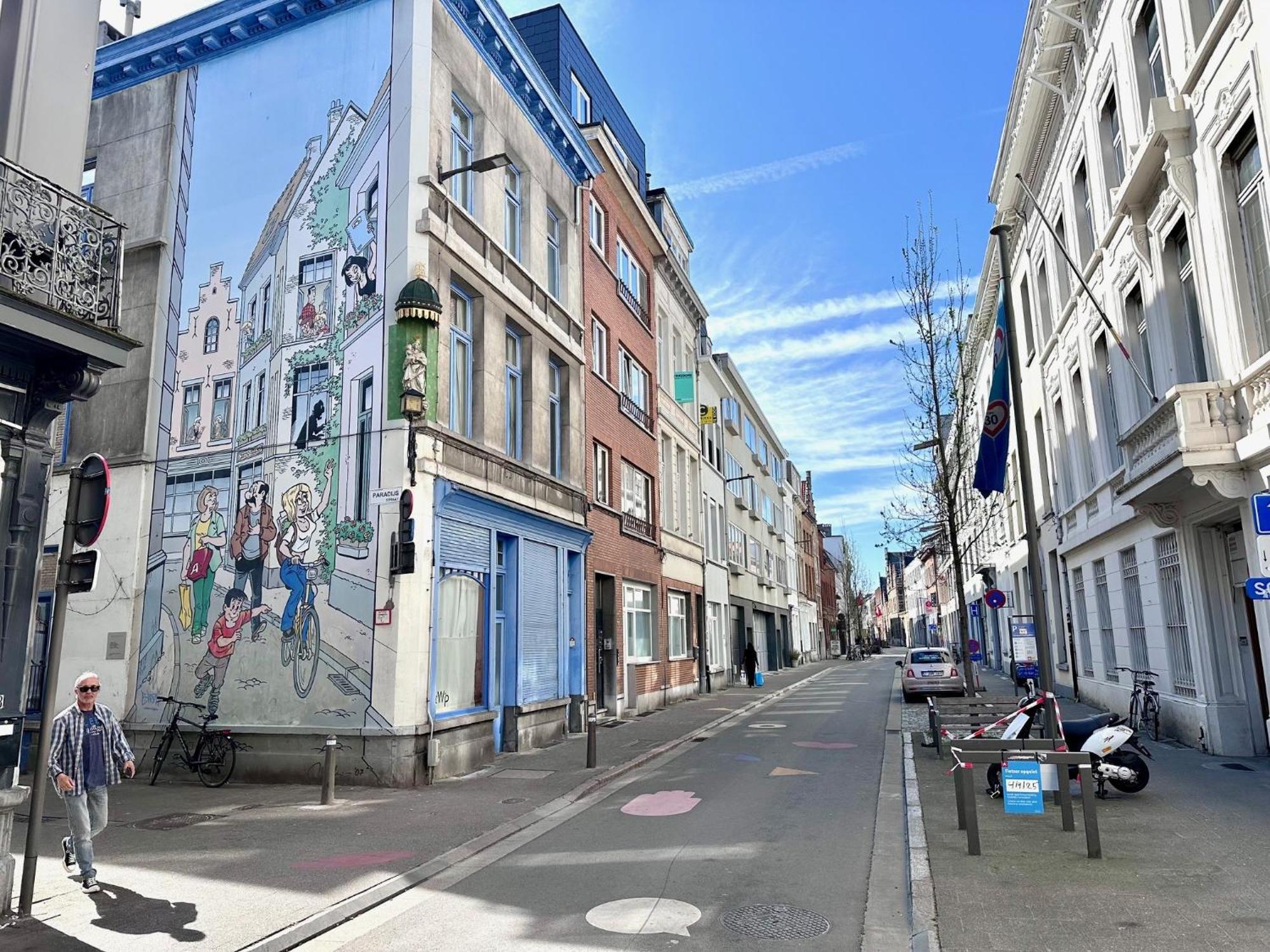 Colorful Pop Apartment In The Heart Of Amberes Exterior foto